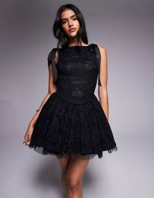 Robe courte structurée en dentelle avec naud aux épaules - Noir 40