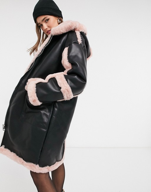 Jakke azala oversized faux leather longline coat with pink fur trims