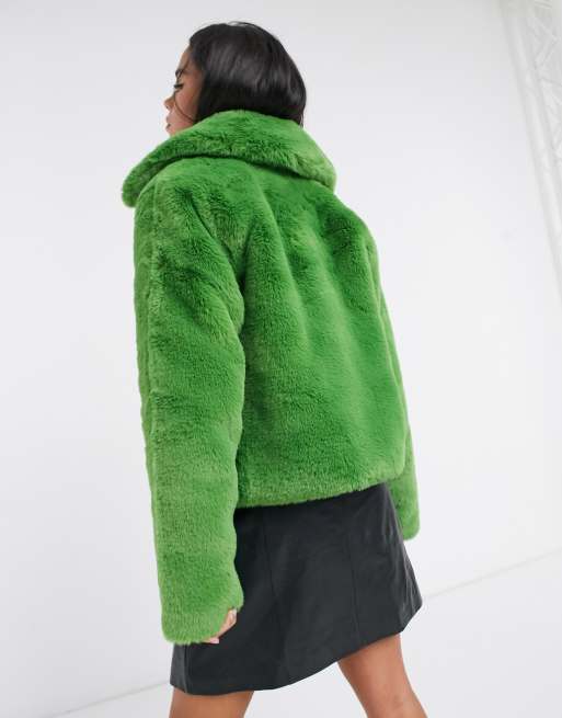 Jakke Tommy cropped faux fur coat with collar and pockets in green