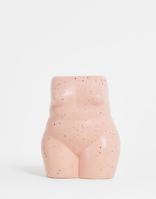 Jarrón rosa moteado con forma de cuerpo de Monki 