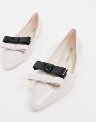 pointed flat shoes