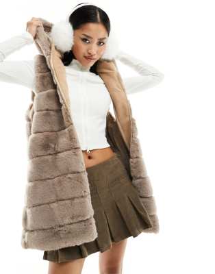 Jayley Jayely faux fur long hooded gilet in beige-Neutral