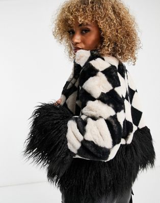 JAYLEY Hand Woven Checkered Black and White Faux Fur Tote Bag