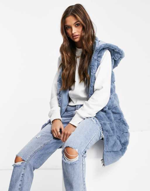 Jayley – Gilet aus Kunstpelz mit Kapuze und Reißverschluss in Blau | ASOS