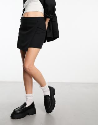 asymmetric mini skirt in black