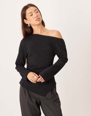 Jdy Asymmetric Side Detail Top In Black