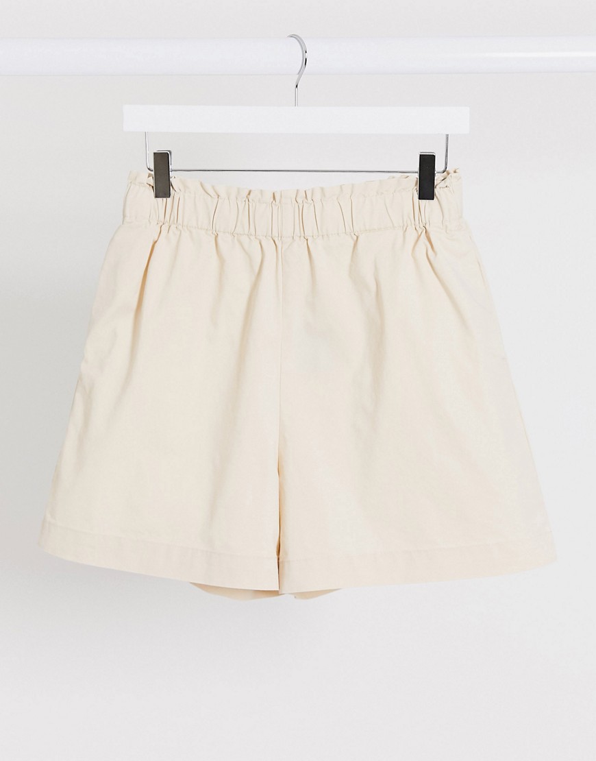 JDY – Beige shorts med paper bag-midja