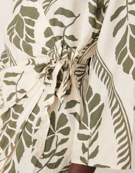 JDY - Beige slå om-kjole med kimonoærmer og kakifarvet palmeprint, 3 af 4