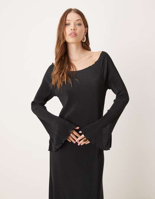 Black long bell sleeve dress hotsell