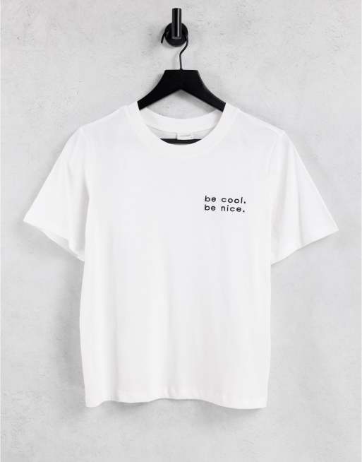 JDY – Biały T-shirt z napisem „be cool. be nice.”