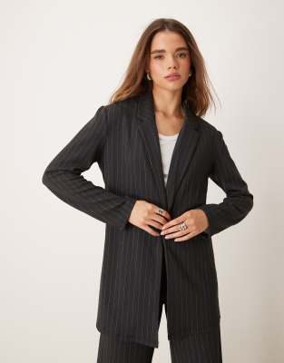 JDY - Blazer long à rayures fines - Gris foncé