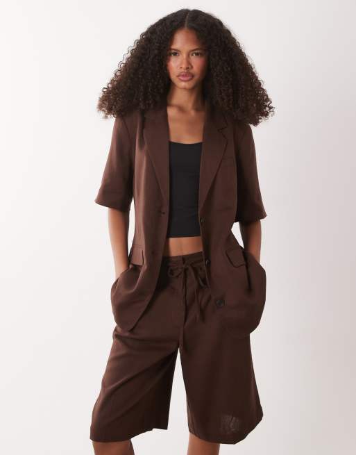 JDY - Blazer sartoriale a maniche corte in misto lino marrone in coordinato