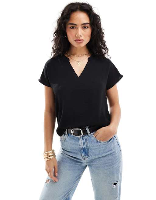 JDY - Blusa nera con maniche corte e scollo a V