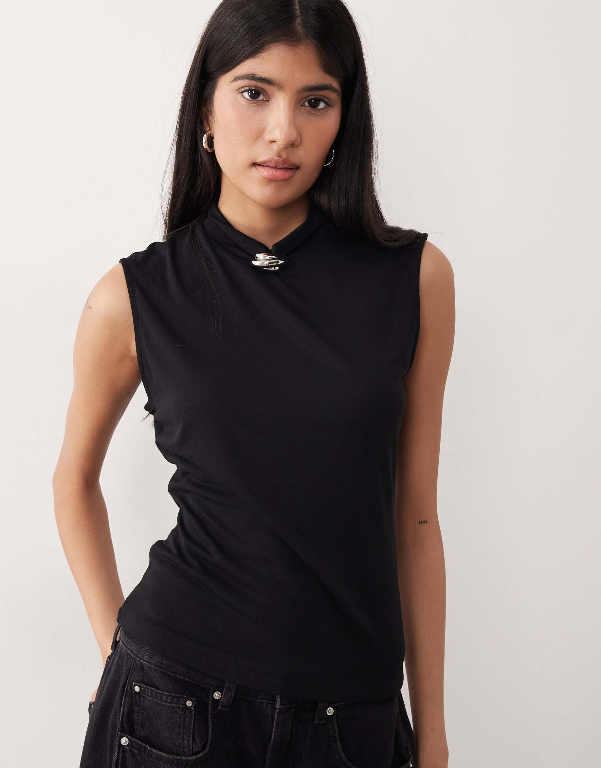 jdy brooch detail sleeveless high neck top in black