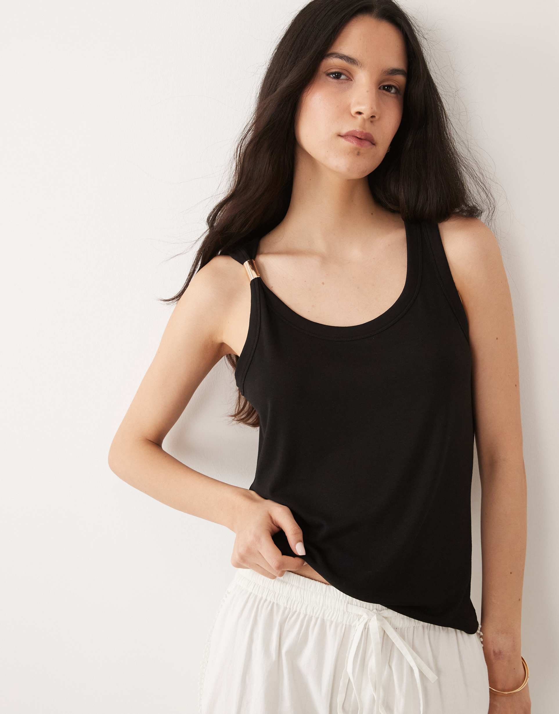 jdy buckle detail top in black