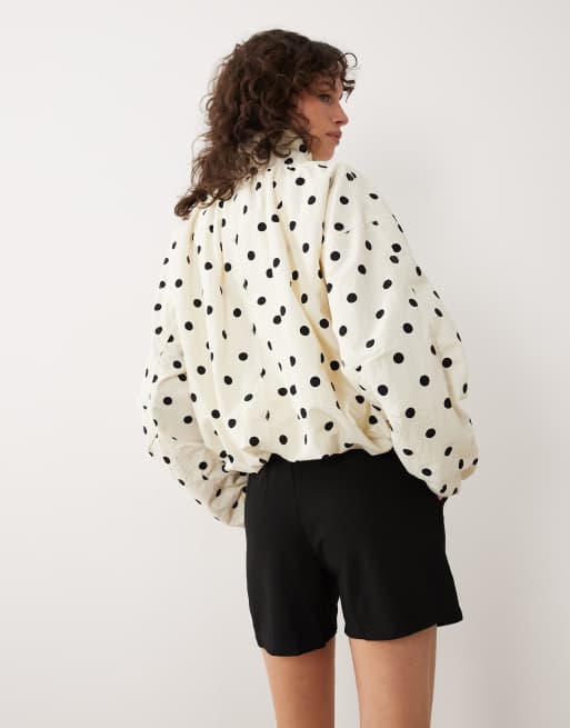 JDY button detail tailored shorts in black, 4 of 5