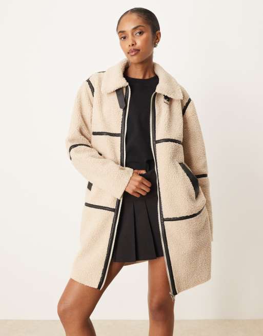 JDY - Cappotto in pile borg color crema con profili a contrasto