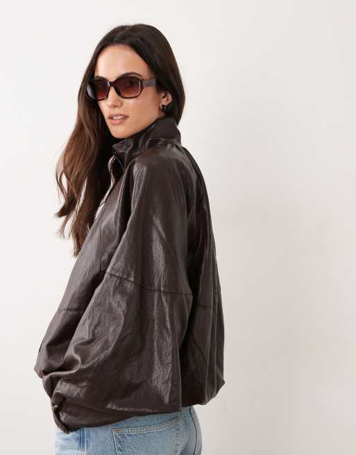 JDY - cazadora bomber de piel sintética con cuello alzado marrón, 4 de 4
