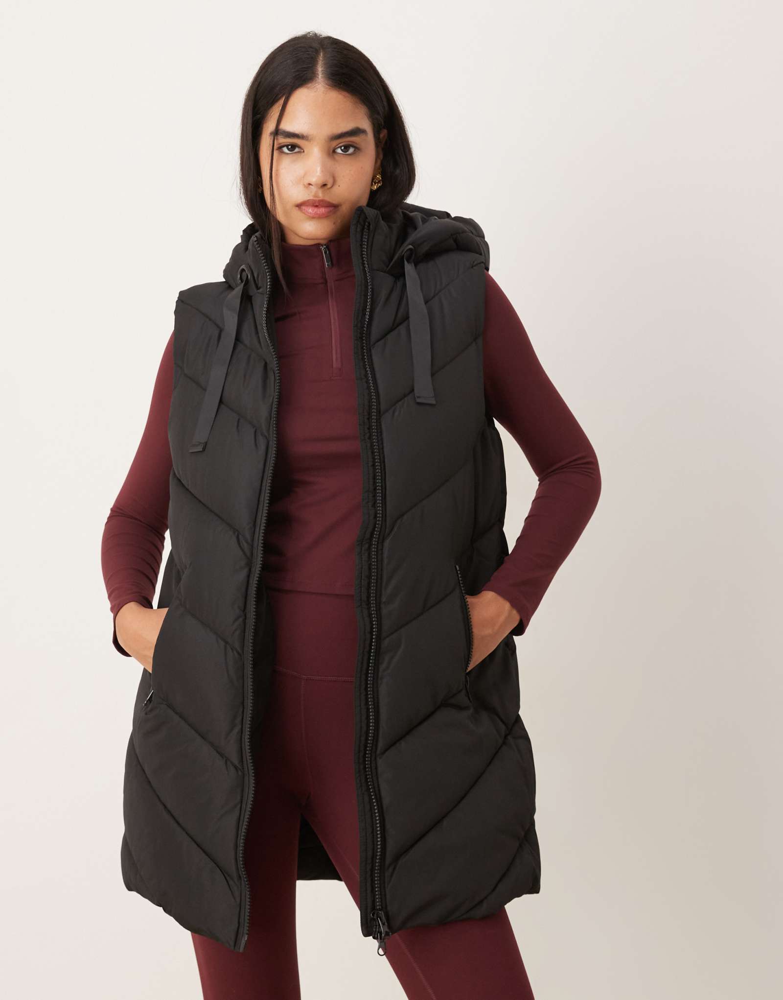 Жилет с капюшоном на подкладке JDY chevron черного цвета