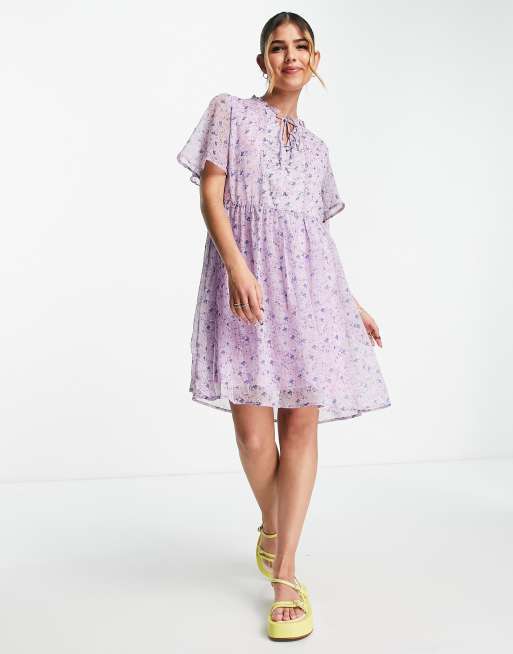 JDY – Chiffon-Hängerkleid mit Schnürung am Hals und Blümchenmuster in Lila