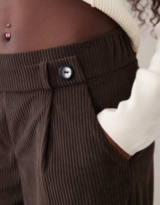 JDY Cordhose mit Knopfdetail und weitem Bein in Dunkelbraun, 3 von 5