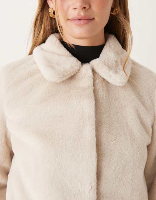JDY – Cropped-Jacke aus Kunstpelz in Creme, 3 von 4