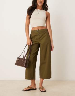 cropped wide leg pants in khaki-Green