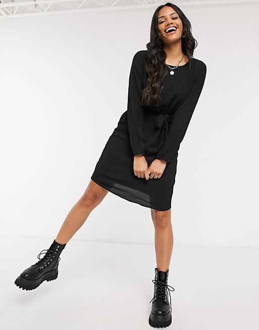 JDY – Czarna sukienka mini z wiązaniem w talii
