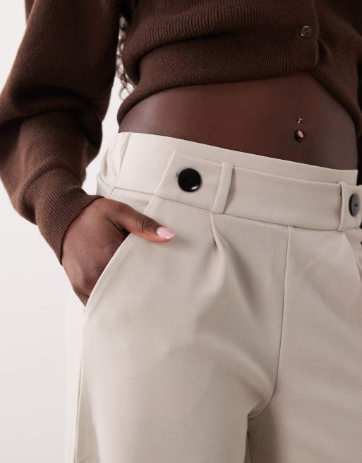 JDY – Dad-Hose in Steinbeige mit Knopfdetail und weitem Schnitt, 2 von 5