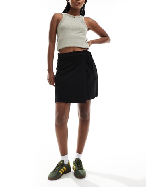 JDY - Elegante minirok met gestrikt detail in zwart