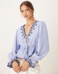 [JDY] JDY embroidery detail tie front top in light blue XS Light blue