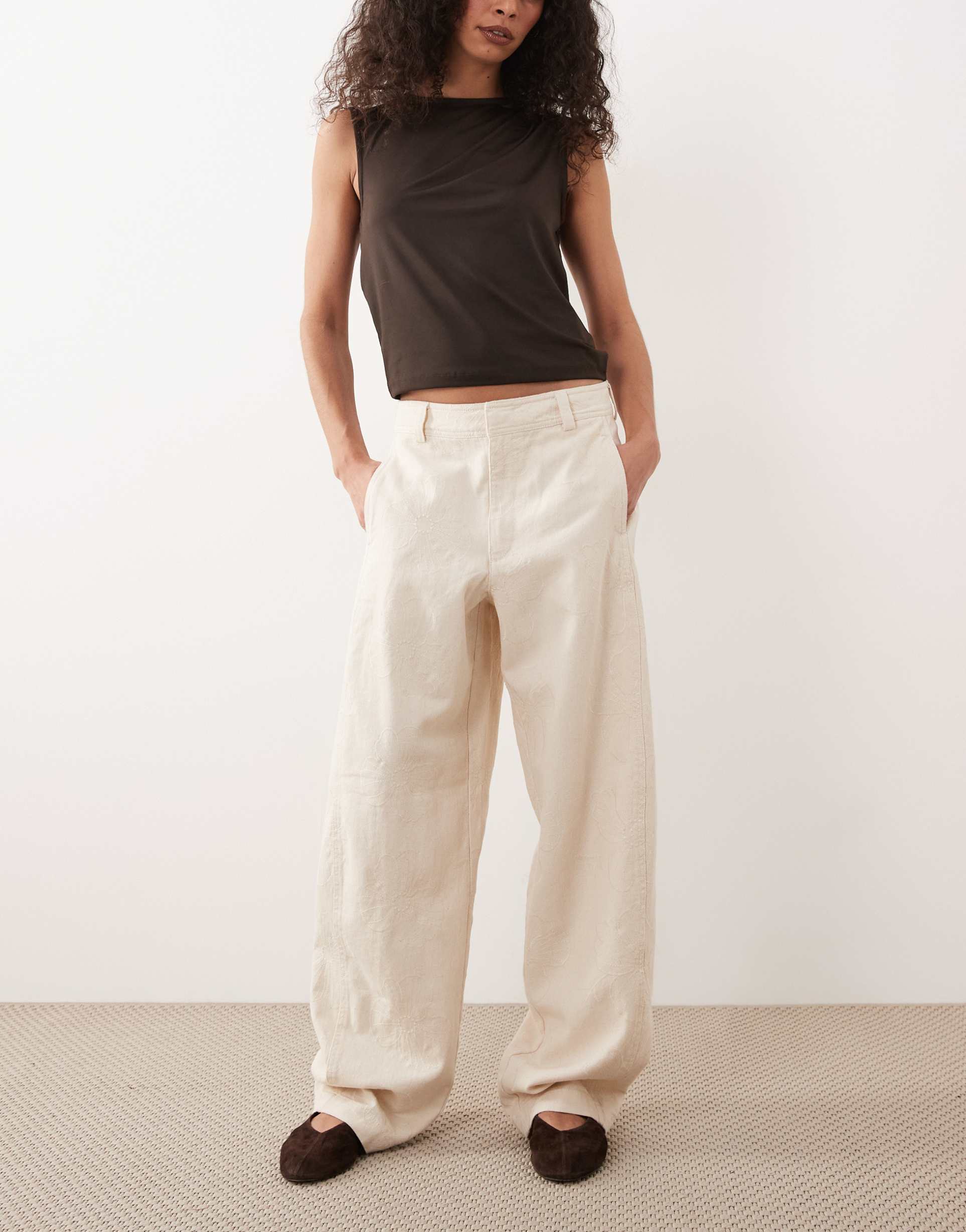 jdy embroidery details barrel jeans in ecru