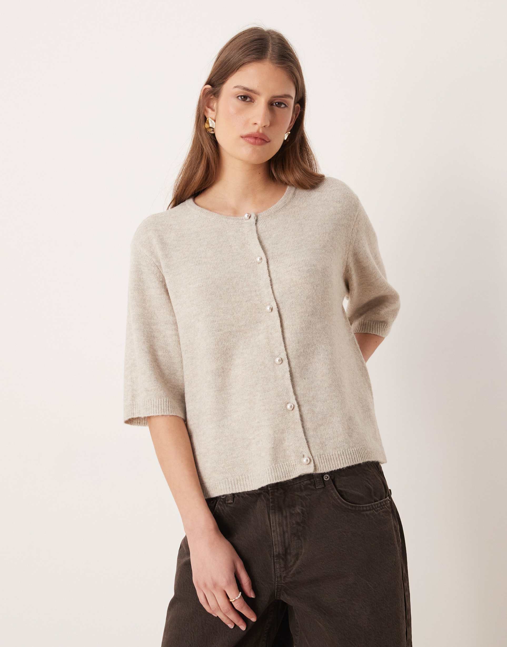 jdy faux-pearl buttons short sleeve knit cardigan in stone