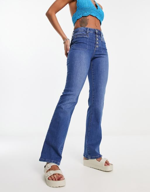 JDY FLORA - Flared Jeans - medium blue denim/dark blue 