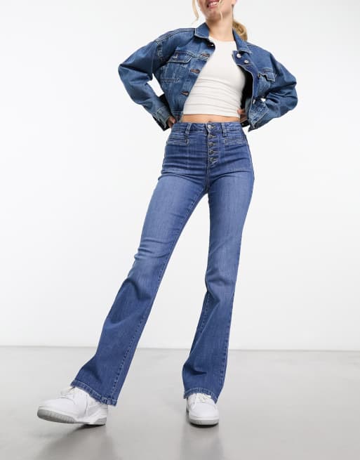 JDY FLORA - Flared Jeans - medium blue denim/dark blue 