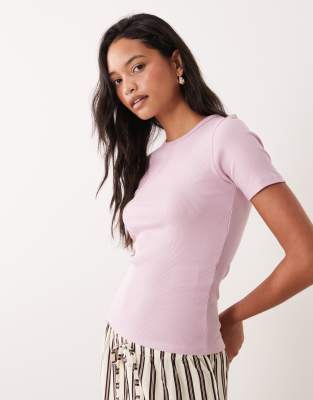 JDY - Geripptes T-Shirt in Rosa