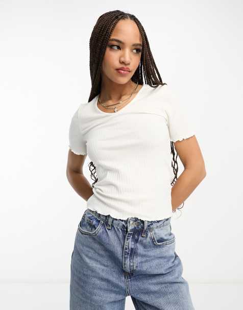 JDY – Geripptes T-Shirt in Weiß mit gekräuseltem Saum - view 1