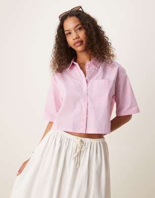 JDY - Gestreiftes Cropped-Hemd in Rosa