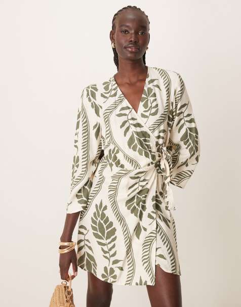 JDY – Gewickeltes Kimono-Kleid in Beige mit khaki Palmenmuster - view 1
