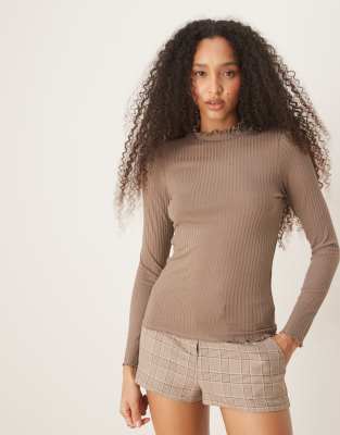 JDY high neck lettuce edge top in light brown