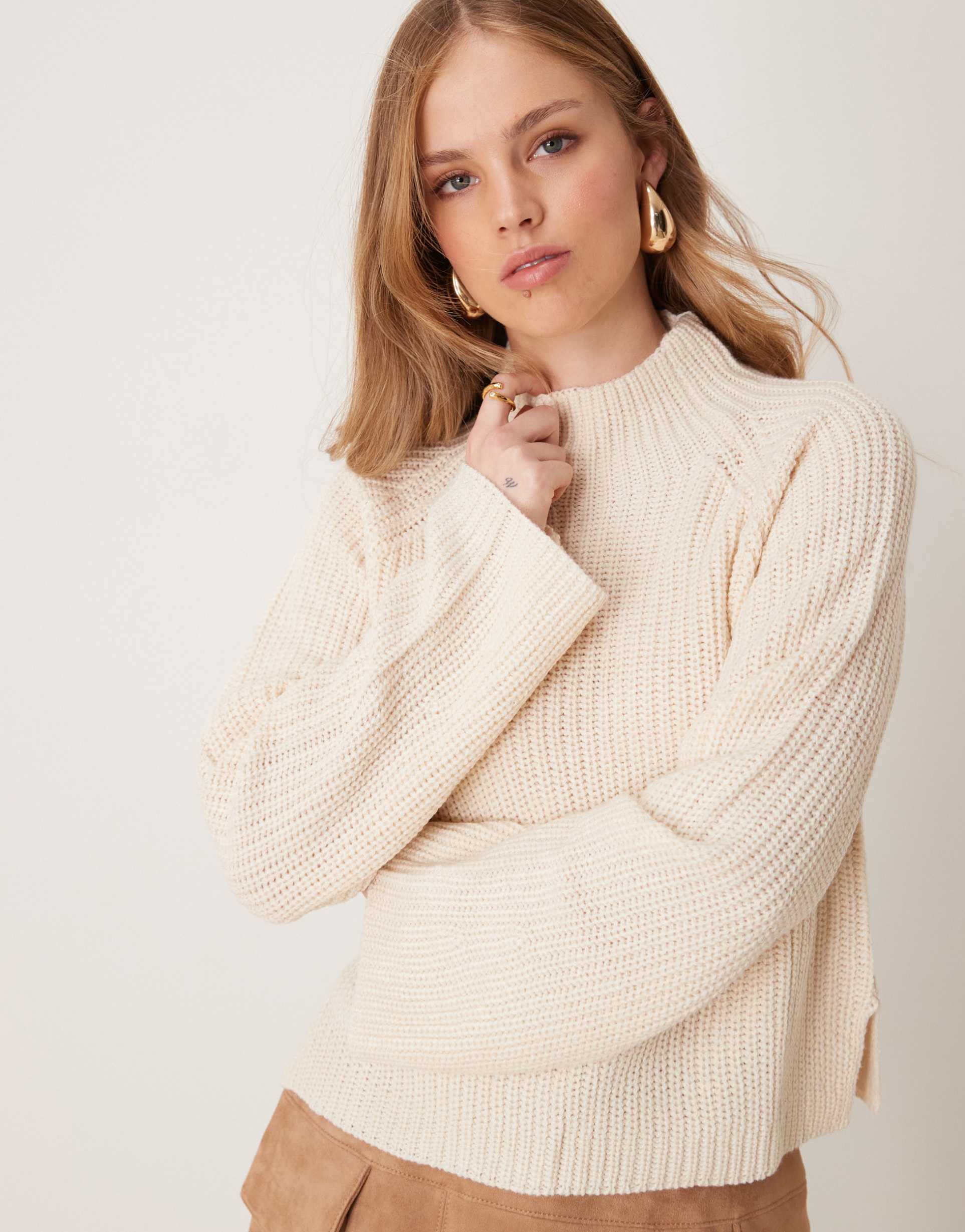 jdy high neck sweater with side slit in cream
