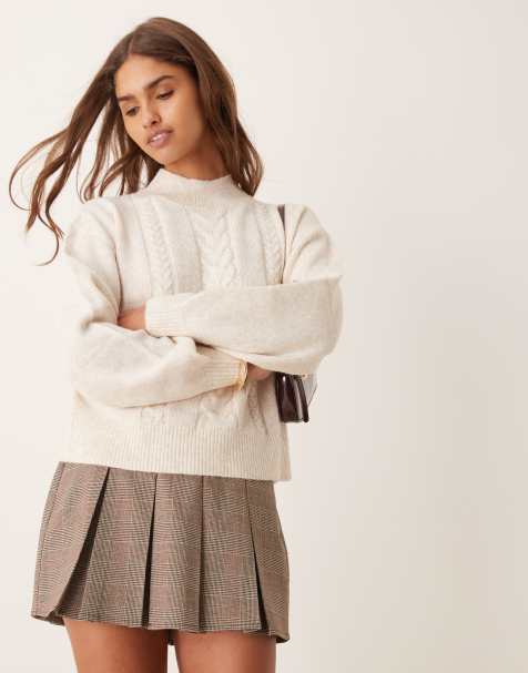 JDY – Hochgeschlossener Strickpullover in Cremeweiß mit Zopfmuster - view 1