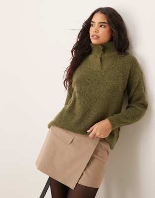 JDY - Hochgeschlossener Strickpullover in Khaki mit Knopfdetail-Grün