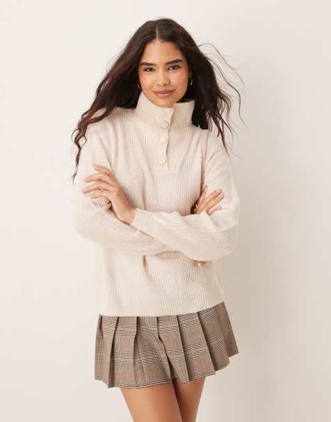 JDY – Hochgeschlossener Strickpullover in Steinbeige mit Knopfdetail - view 1
