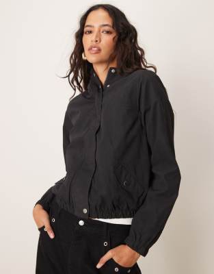 hooded short jacket in black