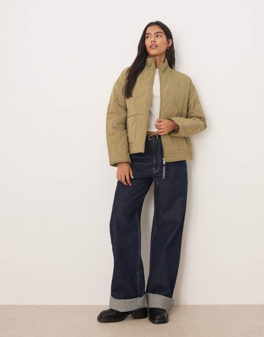 JDY – Jacke in Salbeigrün mit Zwiebelsteppung und Reißverschluss, 3 von 4