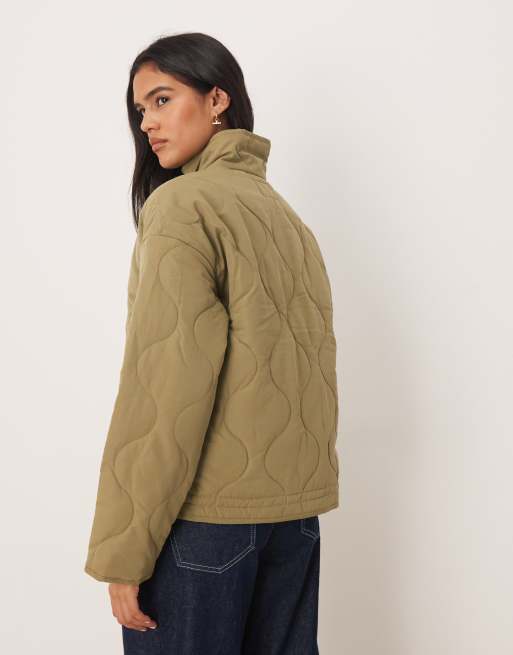 JDY – Jacke in Salbeigrün mit Zwiebelsteppung und Reißverschluss, 4 von 4