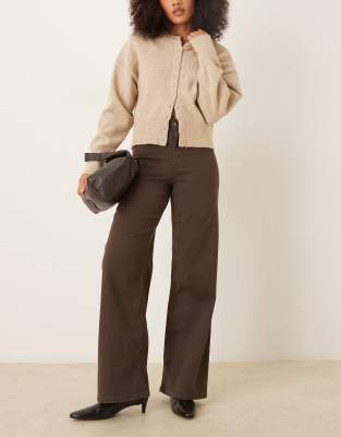 JDY - Jeans in Braun mit weitem Schnitt und hohem Bund-Brown