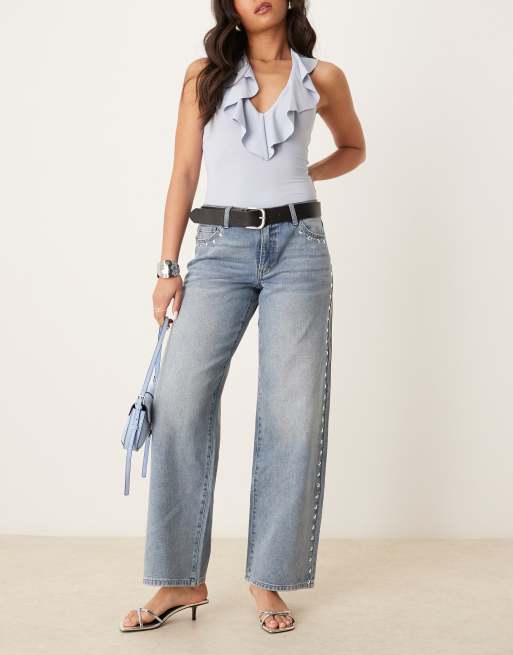 JDY – Jeans in hellblauer Waschung mit weitem Bein und Nietendetails
