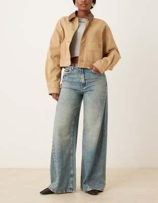 JDY - Jeans mit weitem Bein, asymmetrischen Nähten und mittelblauer Waschung